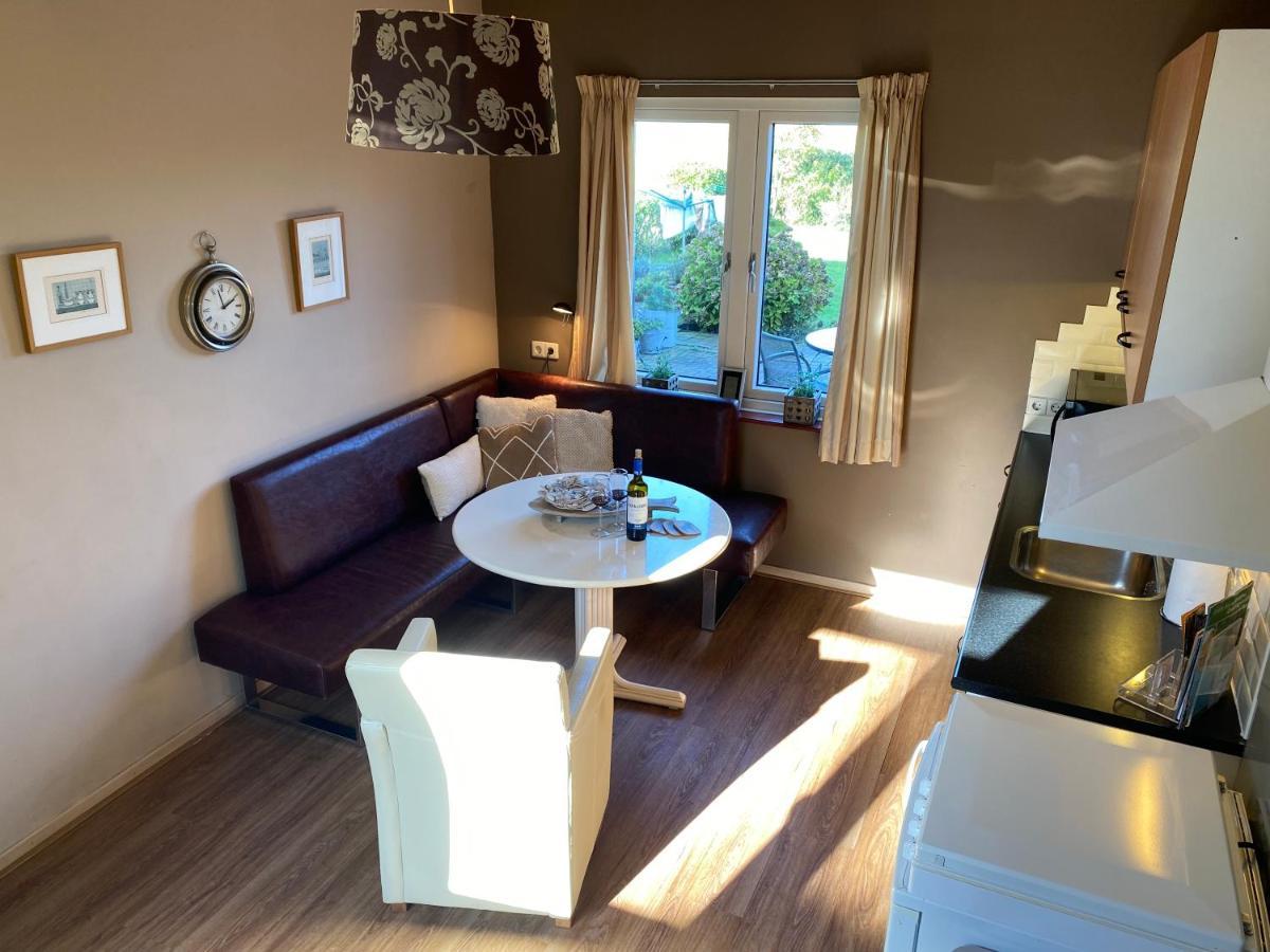 T Huuske Tuinappartement Met Fantastisch Uitzicht, Nabij Zee Zonnemaire Eksteriør billede