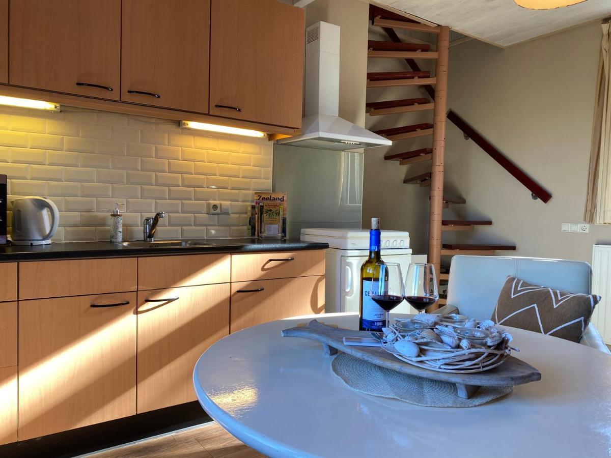 T Huuske Tuinappartement Met Fantastisch Uitzicht, Nabij Zee Zonnemaire Eksteriør billede