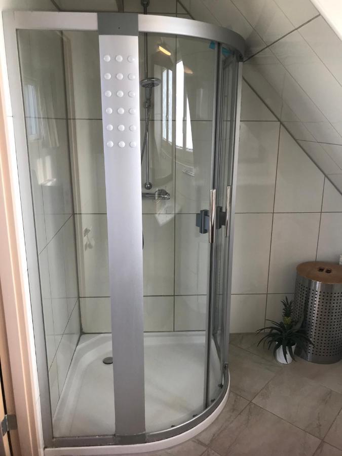T Huuske Tuinappartement Met Fantastisch Uitzicht, Nabij Zee Zonnemaire Eksteriør billede