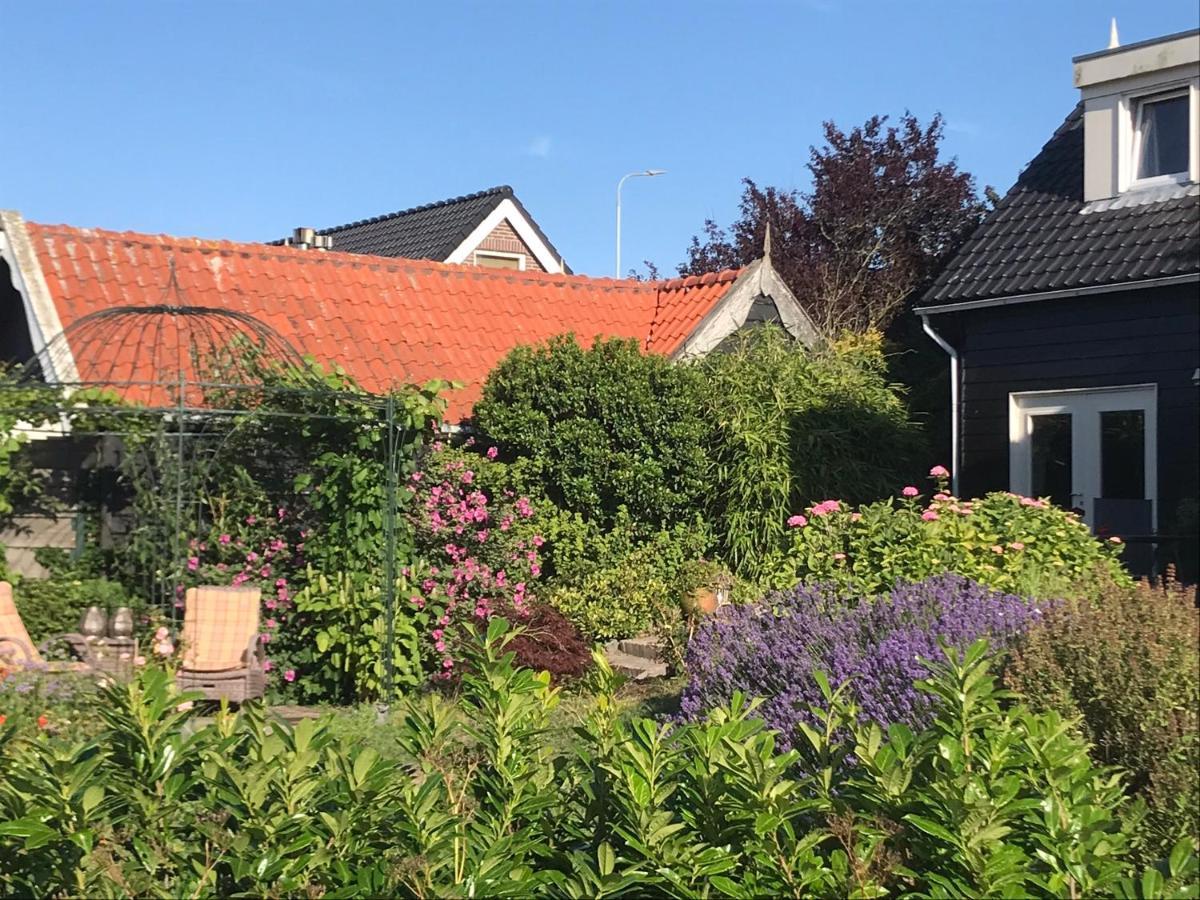 T Huuske Tuinappartement Met Fantastisch Uitzicht, Nabij Zee Zonnemaire Eksteriør billede