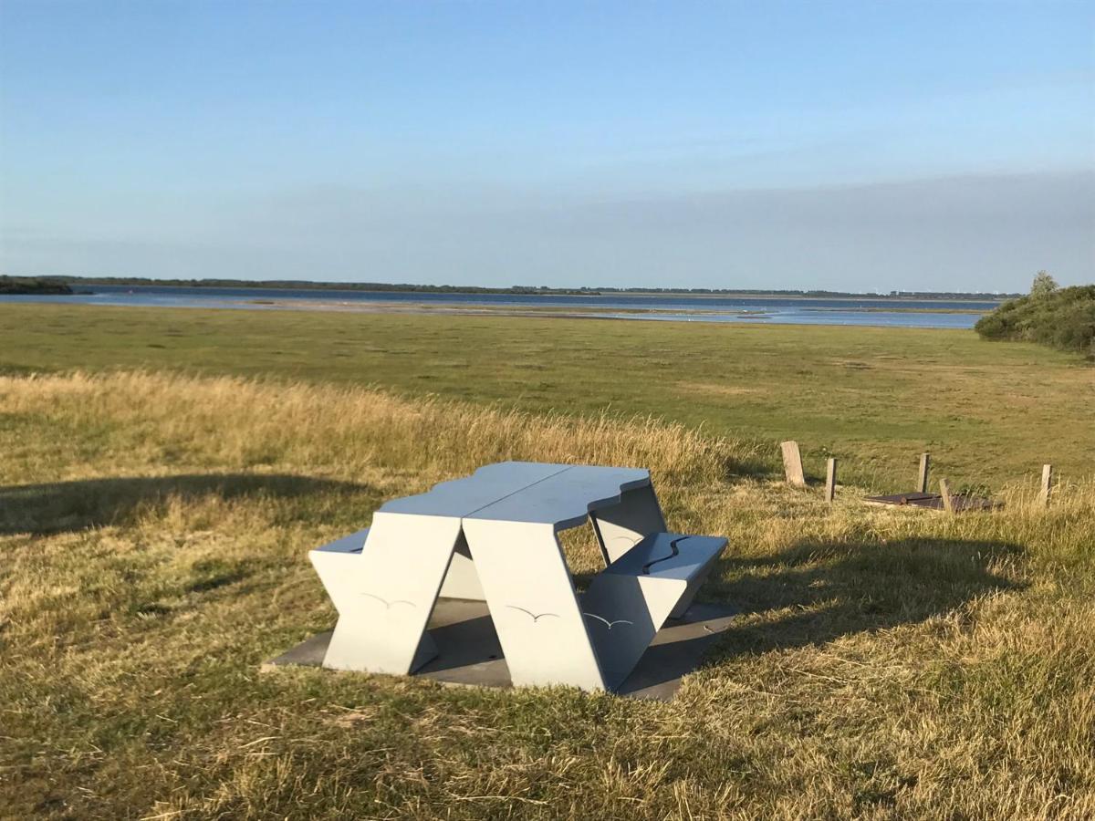 T Huuske Tuinappartement Met Fantastisch Uitzicht, Nabij Zee Zonnemaire Eksteriør billede