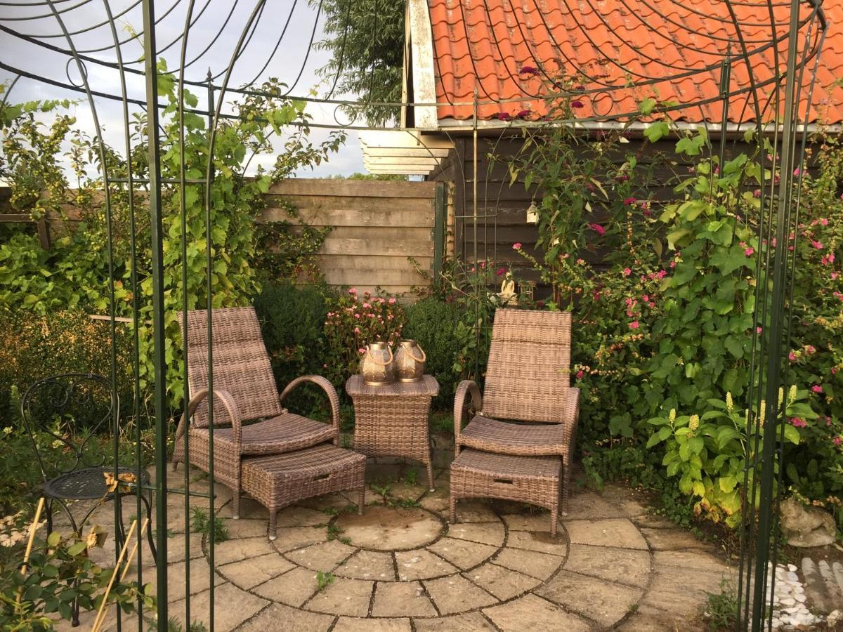 T Huuske Tuinappartement Met Fantastisch Uitzicht, Nabij Zee Zonnemaire Eksteriør billede